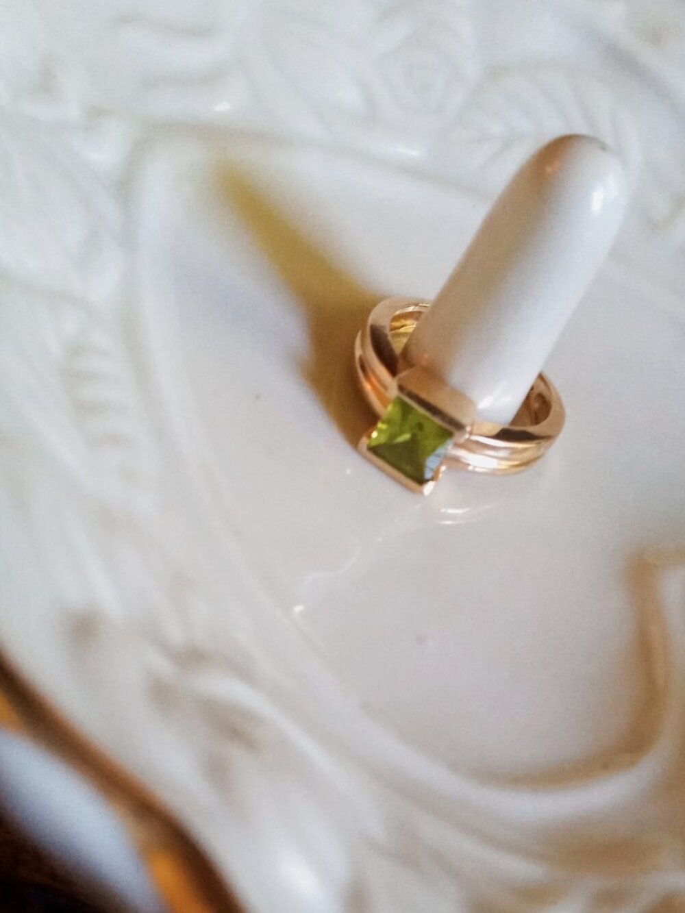 STUNNING Vintage Charles M. Levy 14K Gold Princess-Cut Peridot Statement Ring💍 - Picture 3 of 11